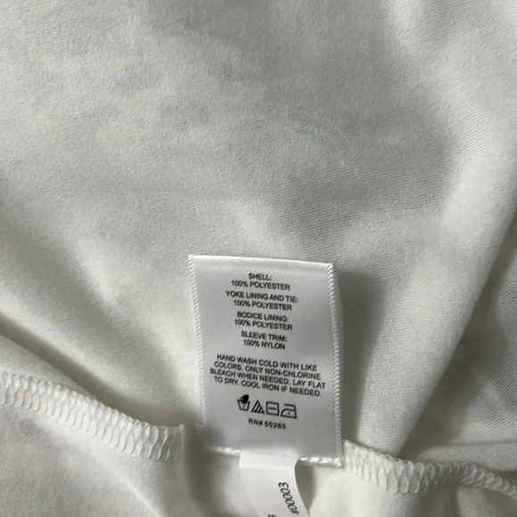 🆕EXPRESS Ivory Tie Neck Lace Top - Size: S - Picture 8 of 8